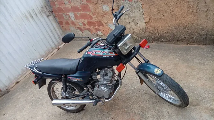 Vendo cg Titan 125 toda original conservadissiima