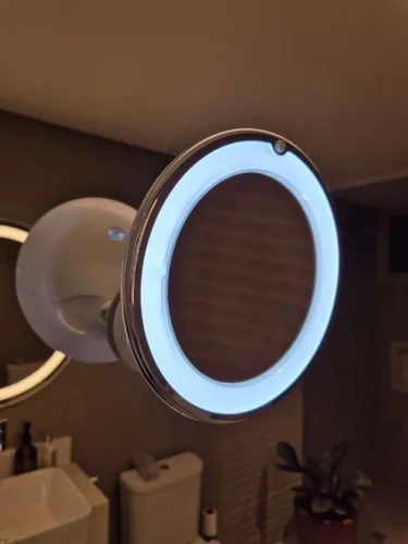 espelho com led redondo, articulado, 10x aumento, cuidado com rosto