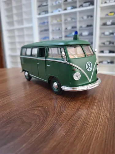Miniatura Police Welly 1/24 VW Volkswagen kombi T1 1963 Bus Police Germany