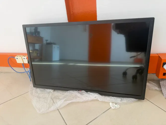 TV LG - LG 32LB530B (tela quebrada)