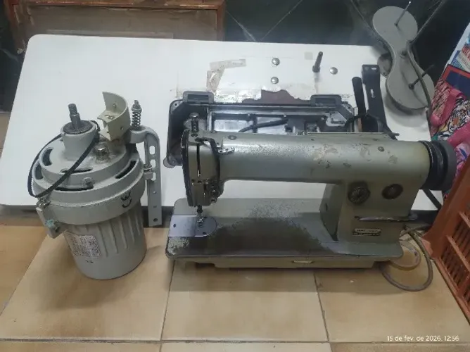 Máquina de costura reta industrial 