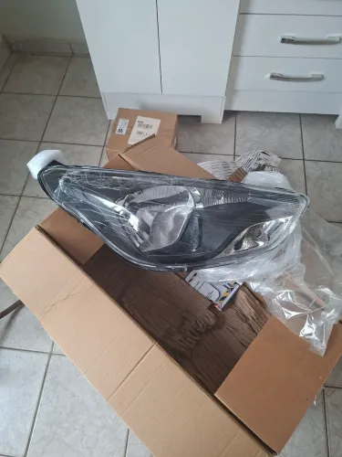 Par Farol Ford ka máscara  negra 2014, 15, 16, 17, 18