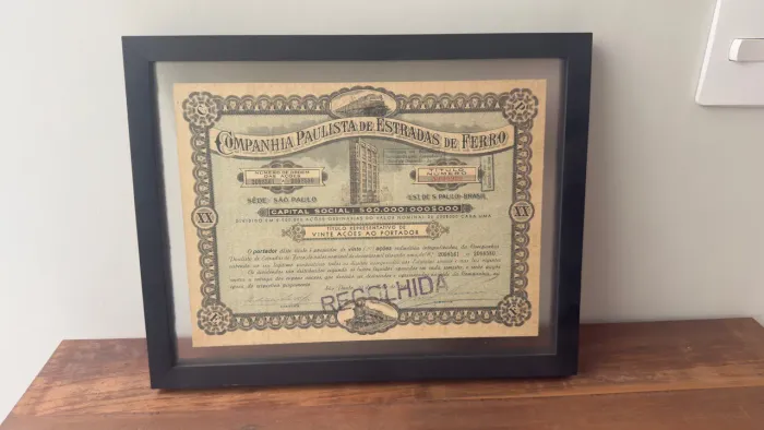 Quadro com apólice da Companhia Paulista de Estradas de Ferro