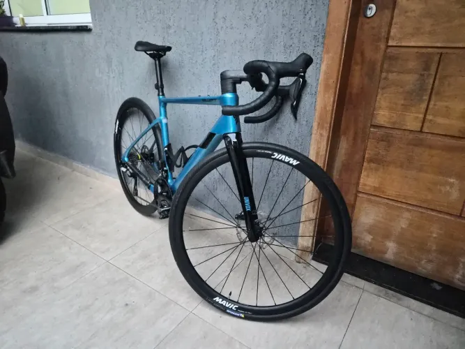 Road Bike Swift Univox 2025 Carbono - 105 Di2 12v - Rodas Mavic