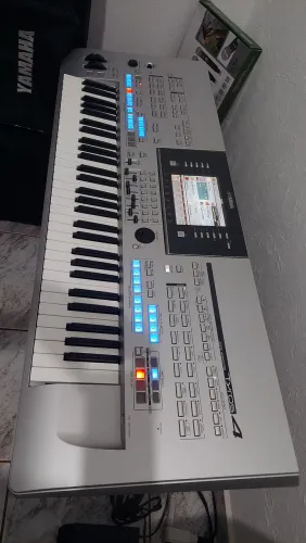 Teclado Yamaha Tyros4 