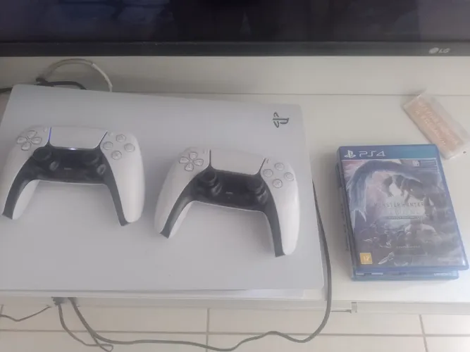 VENDO PLAYSTATION 5 COM 2 CONTROLES E MAIS JOGOS! Vai na Caixa. Tratar pelo Whatsapp.