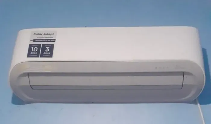 Vendo ar condicionado split 9000 Btus ,por motivos de mudança ele está semi novo 