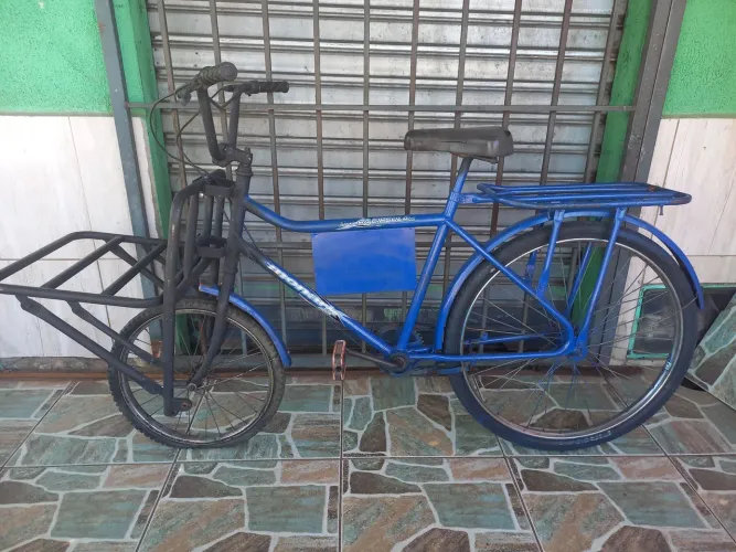 Bicicleta cargueiro.