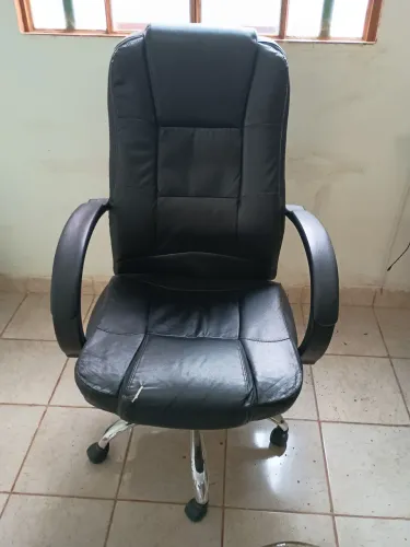 Cadeira ergométrica giratória para escritório