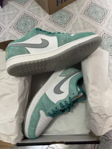 Air Jordan 1 Low SE - New Emerald