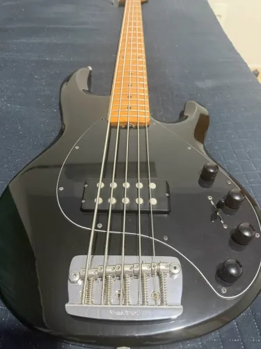 Contra baixo Music Man StingRay 5
