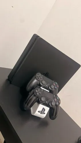 Playstation 4 Slim 