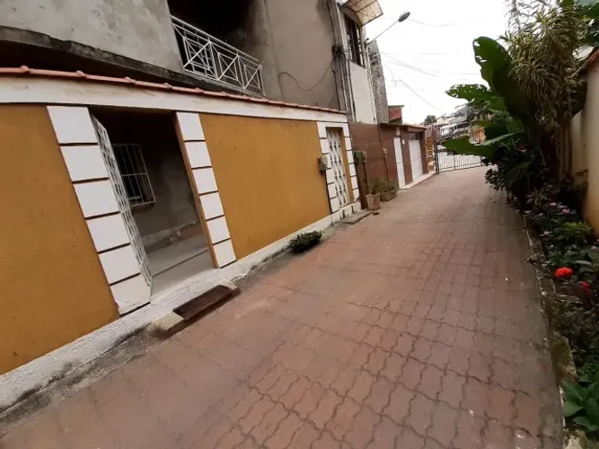 Alugo casa
