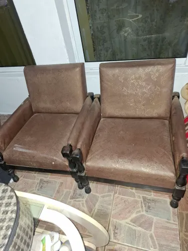 Vendo 2 poltronas antigas de madeira