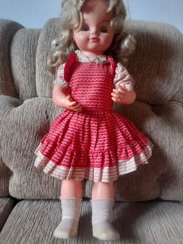 Vendo boneca antiga mãezinha. Sem o bebe, mas funcionando perfeitamente 