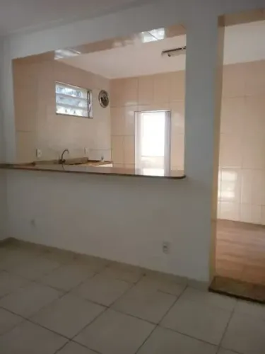 CASA COM 2 QUARTOS EM CENTRO