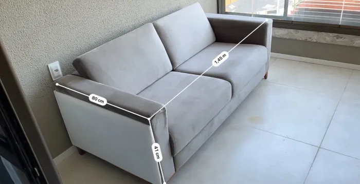 Sofá três lugares seminovo Tok Stok 