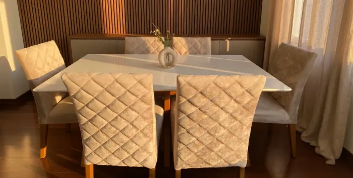 Mesa de jantar de madeira maciça, com tampo de vidro, compatível com 6 cadeiras