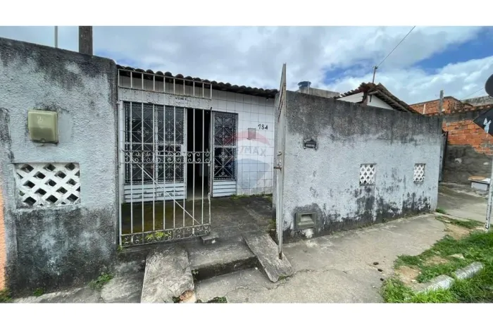 Casa com 3 quartos e garagem no Jacintinho