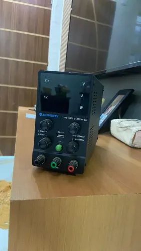 Fonte de bancada Jervesty SPS - 3005 