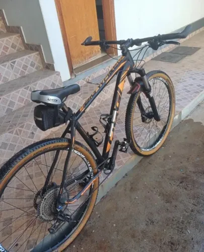 Bike Oggi Big Wheel - Suspensão RockShox e Transmissão 12v