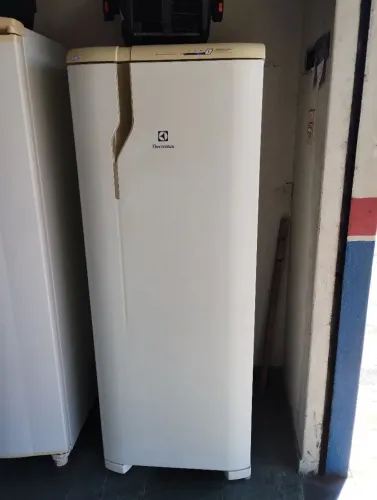 Geladeira Electrolux 220v 322lts Frost Free usada