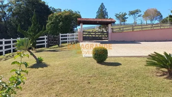 Sitio para venda possui 300 metros quadrados com 2 quartos em Centro - Baependi - MG
