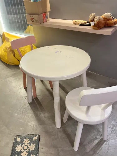 Conjunto mesa e duas cadeiras infantis