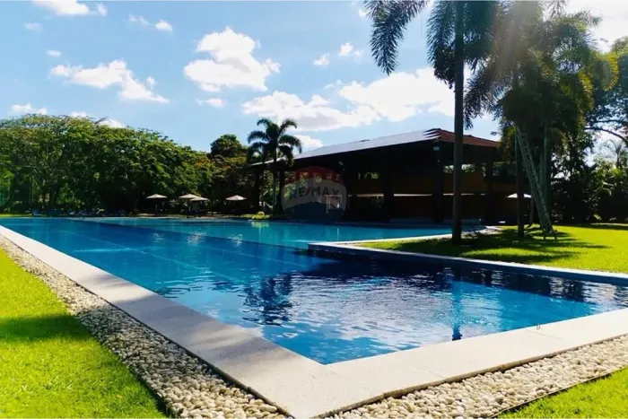 Vende-se Terreno Nascente Totalmente Plano em Aldeia no Condomínio Terra Viva