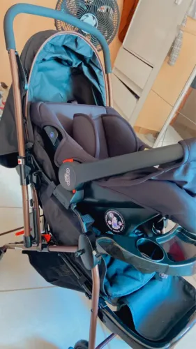 Vendo: Carrinho de Bebê Alça Reversível com Bebê Conforto Cosco Kids 0 a 15kg