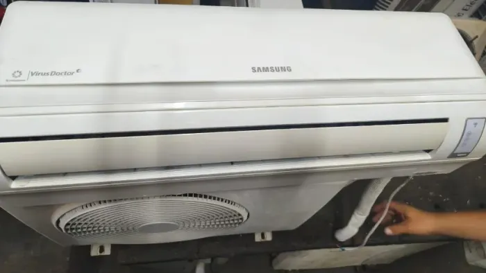 AR CONDICIONADO DE 9000 BTUS CONVENCIONA(REVISADO E HIGIENIZADO)