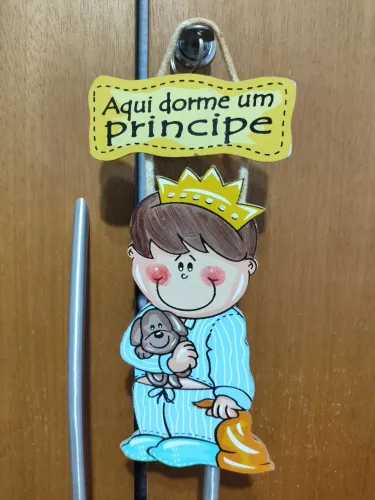 Enfeite decoração para porta quarto de menino aqui mora um príncipe
