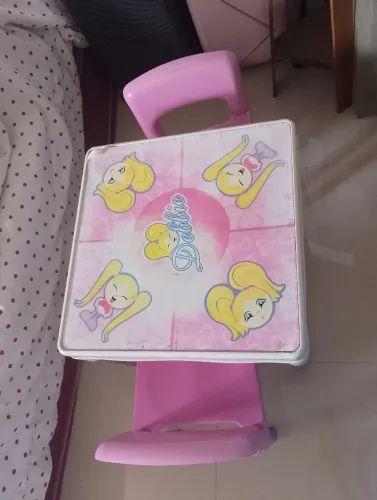 Mesa com cadeiras  infantil 