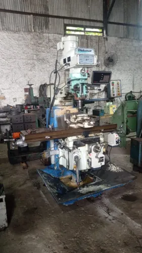 Fresadora Ferramenteira Diplomat Modelo: 2500 FVF, com Digital nos 3 eixos.  Ano 2007