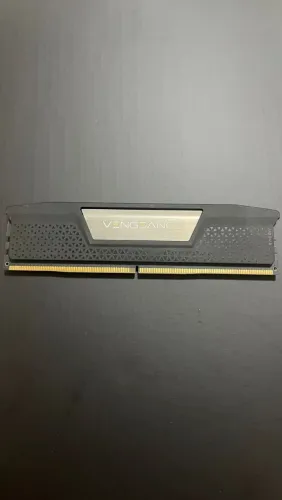 Memória RAM Corsair Vengeance 16GB DDR5 5200MHz CL40