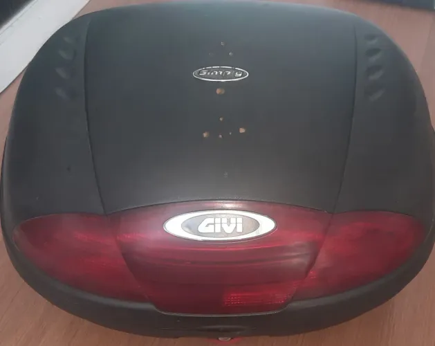 Baú moto GIVI SEM BASE 45 litros com chave  MOTO XRE LANDER