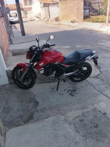 Vendo moto Twister 250 bem conservada só pegar e roda 17.000 mil tel.. *11