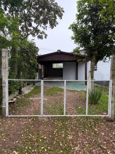 Alugo casa em condomínio fechado a 11 km do centro de POA