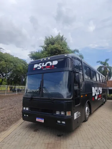 Ônibus Pronto para fazer um Motorhome