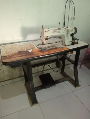 Vendo uma máquina de costura industrial