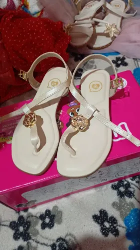 Duas Sandália infantil nova