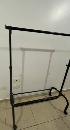 Arara de aço regulável 