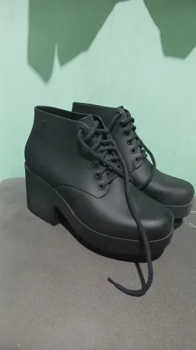 Bota com solado para colar 37 Melissa