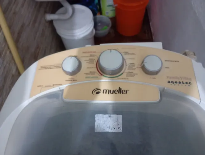 Vendo um tanquinho de lavar 10 kg, só a mangueira d solta água q tá quebrada a metade.