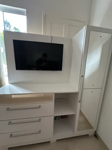 Cômoda/Estante para TV com 3 Gavetas e Espelho - Branca