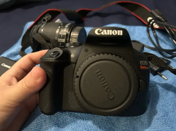Canon T7