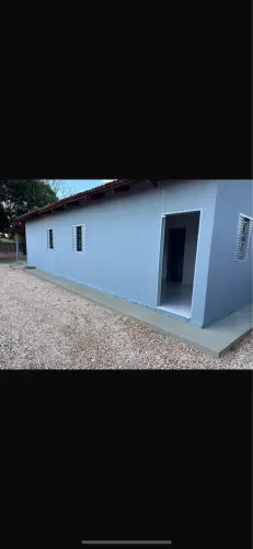 Casa boa no centro com porcelanato e forrada