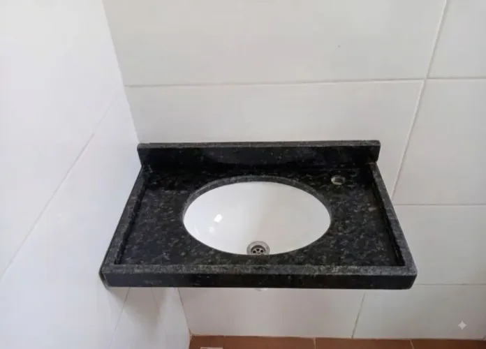 Pia de banheiro de granito (Verde Ubatuba)