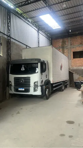 Caminhão novo,novo,baixa quilometragem e no ponto de trabalho