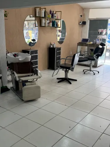 Alugo p/ Cabeleireira & Podóloga & Esteticista